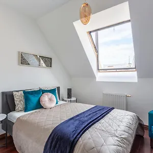 Deluxe Quentin 3bedrm, 2bathrm Budapest